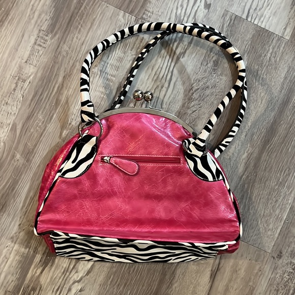 Zebra print & pink purse! - Picture 4 of 4